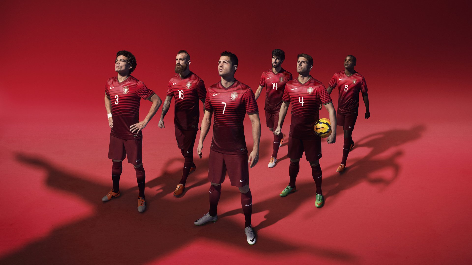 东亚双星闪耀，日本足球完胜丹麦，郑思维领衔羽球军团再奏凯歌